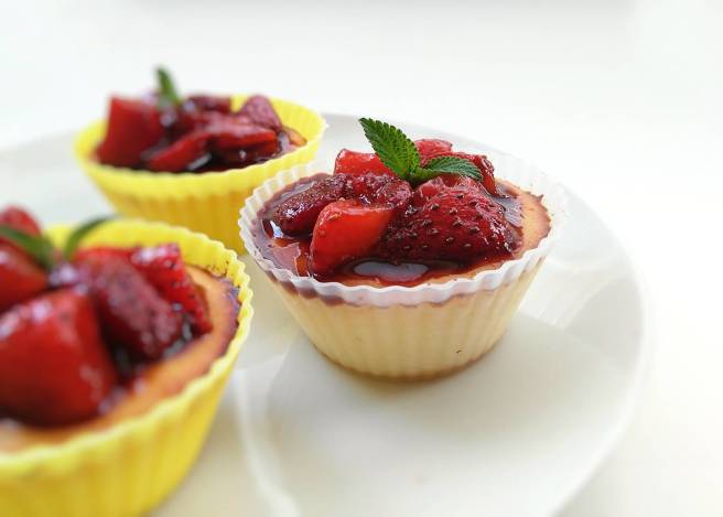 mini lemon ricotta cheesecakes with balsamic strawberries